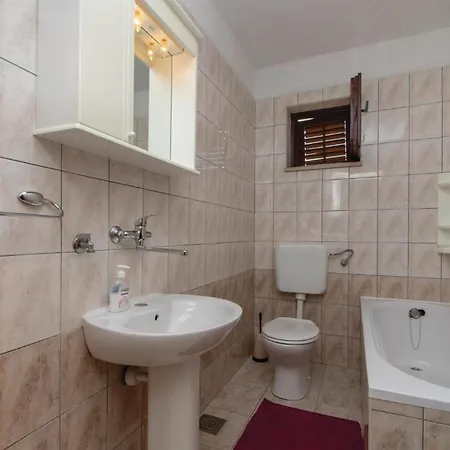 Appartement Awesome In With Kitchenette