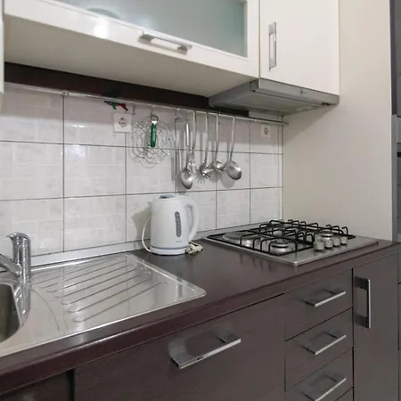 Awesome In With Kitchenette Appartement